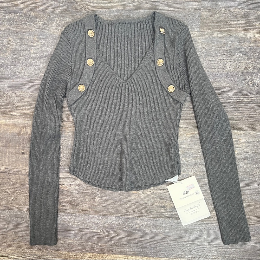 NWT Gray Ribbed Long Sleeve Top with Button Accents size XS B104